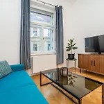 Cute Apt With The Terrace And Ac And Free Garage